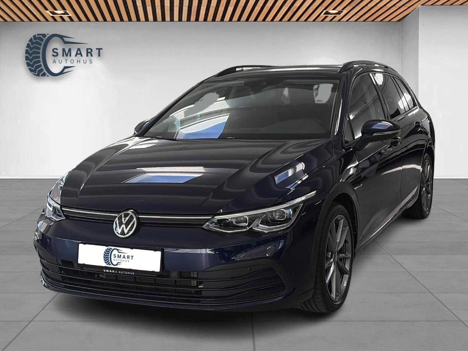 Blå VW Golf VIII fra 2021