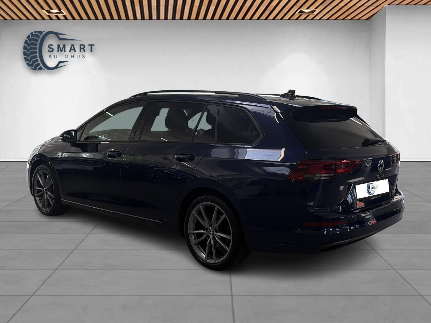 Blå VW Golf VIII fra 2021