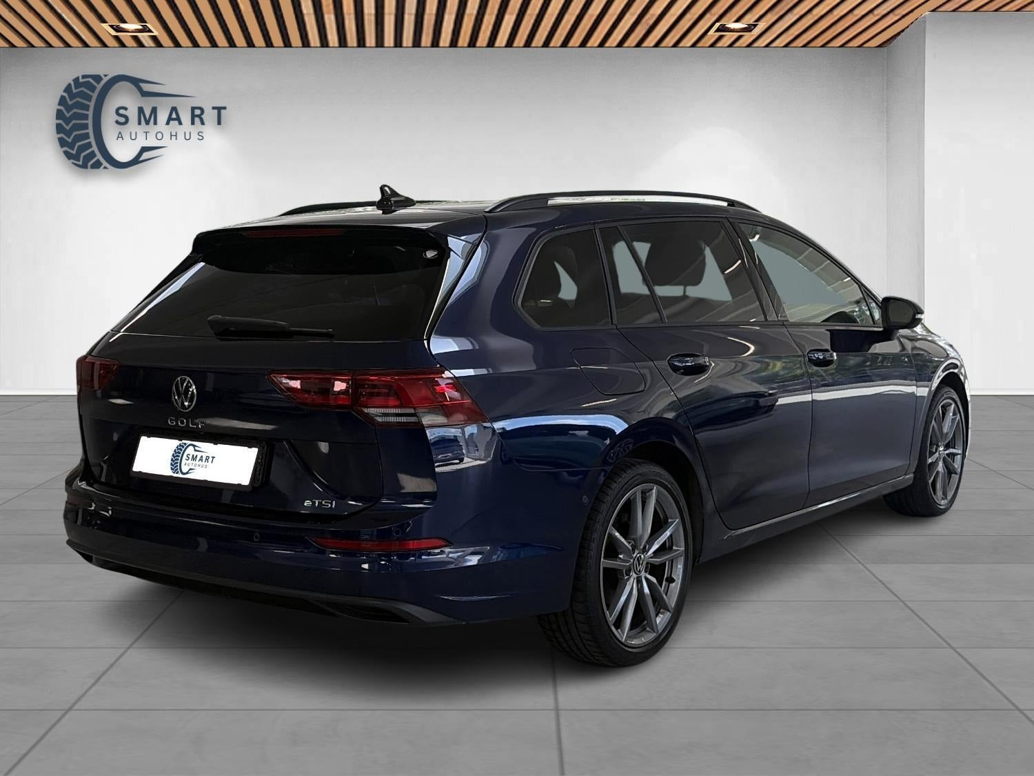 Blå VW Golf VIII fra 2021