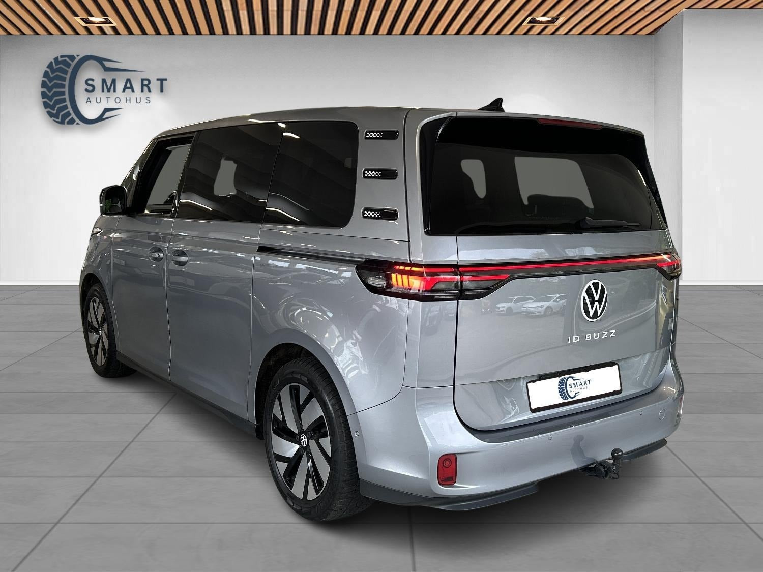 Grå VW ID.Buzz fra 2023