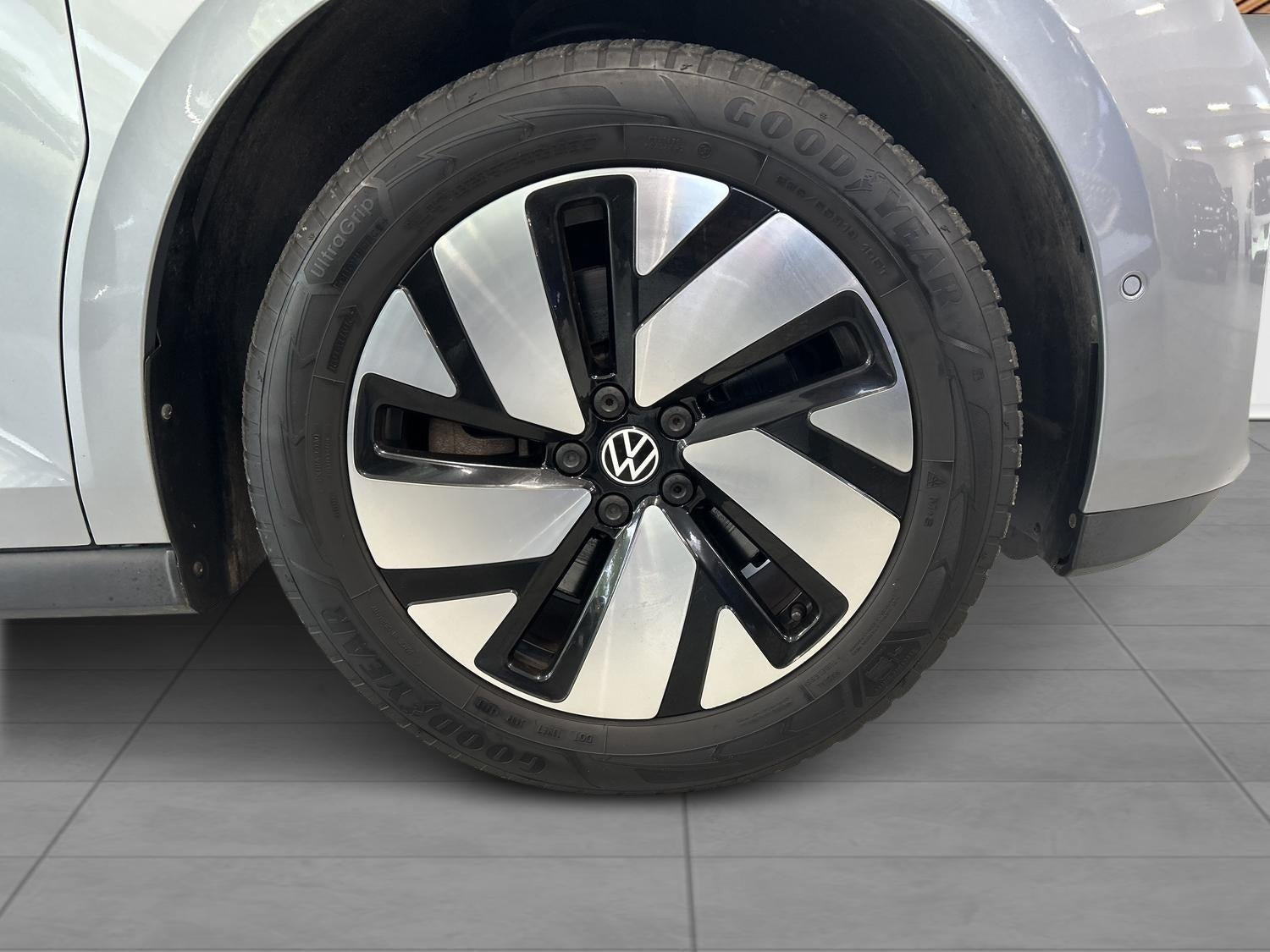 Grå VW ID.Buzz fra 2023