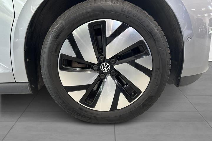 Grå VW ID.Buzz fra 2023