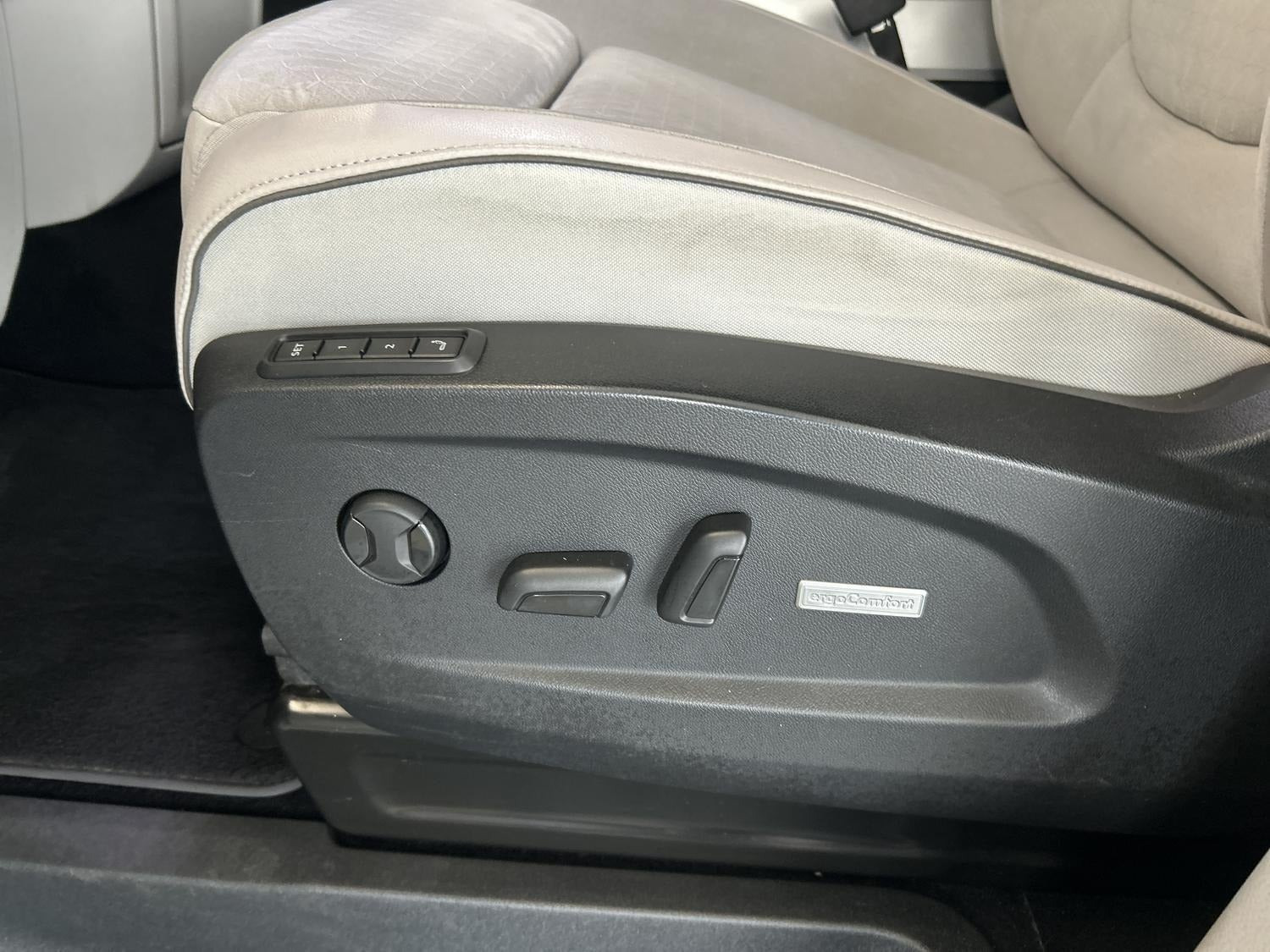 Grå VW ID.Buzz fra 2023
