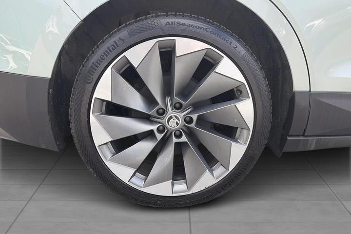 Grå Skoda Enyaq fra 2021