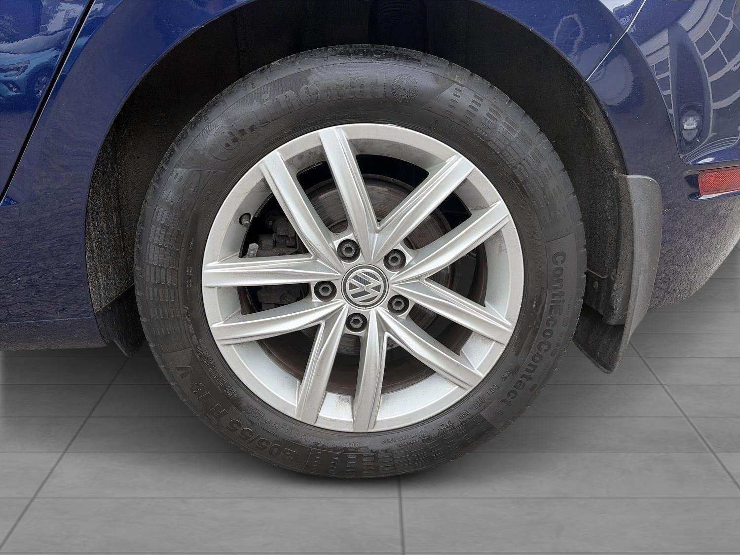 Blå VW Golf Sportsvan fra 2020