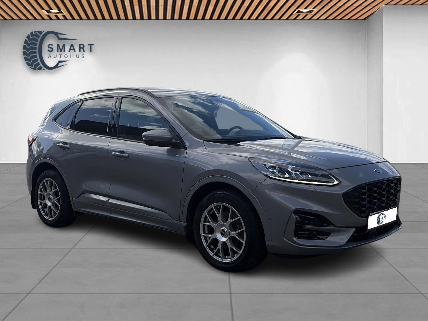 Grå Ford Kuga fra 2020