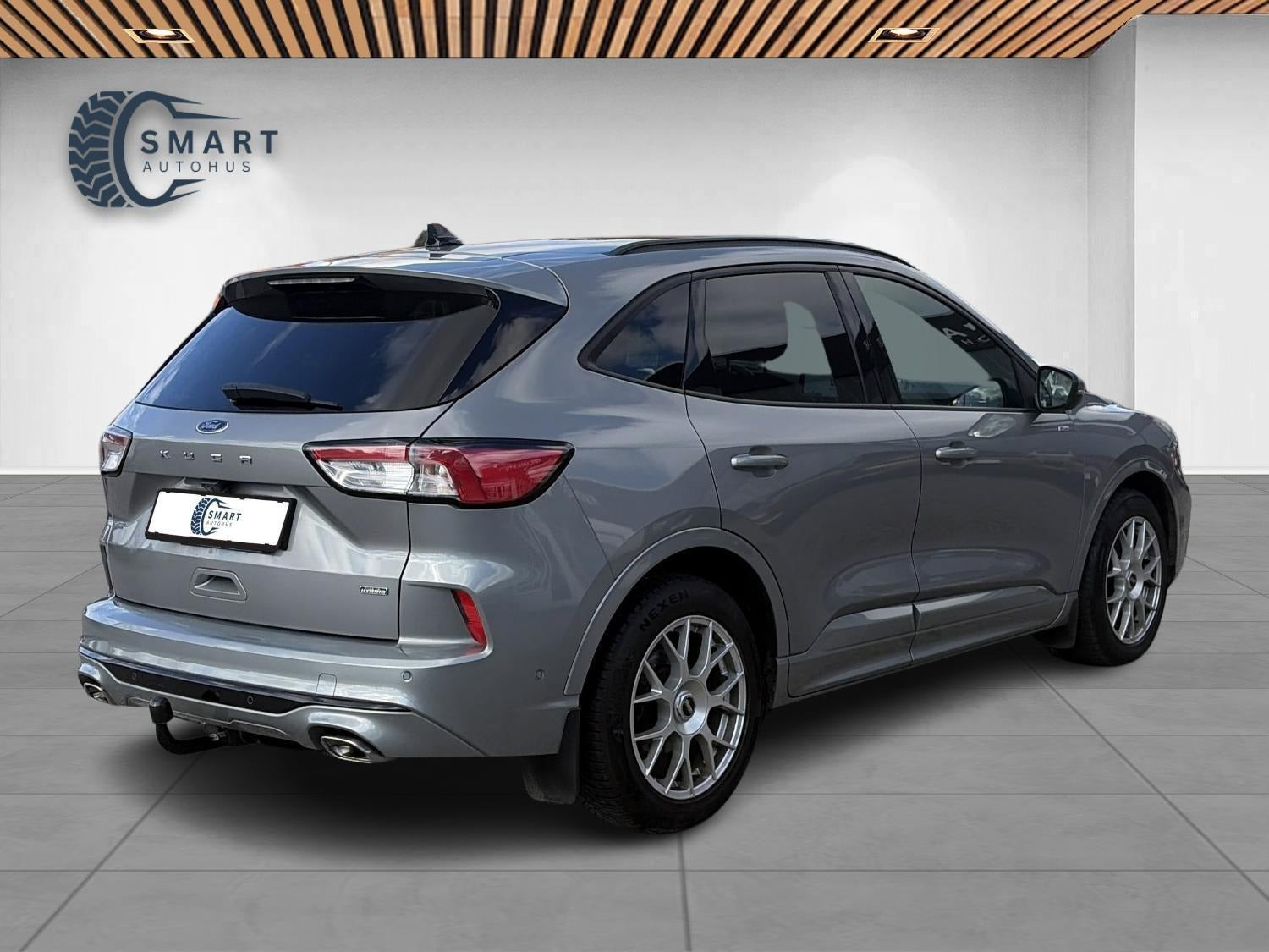 Grå Ford Kuga fra 2020