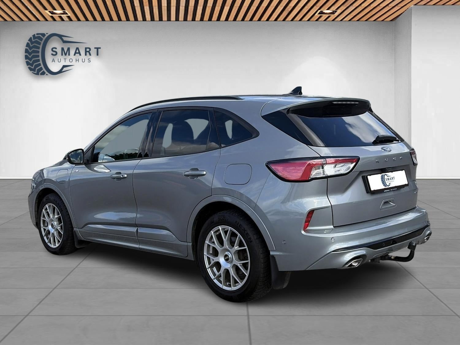 Grå Ford Kuga fra 2020