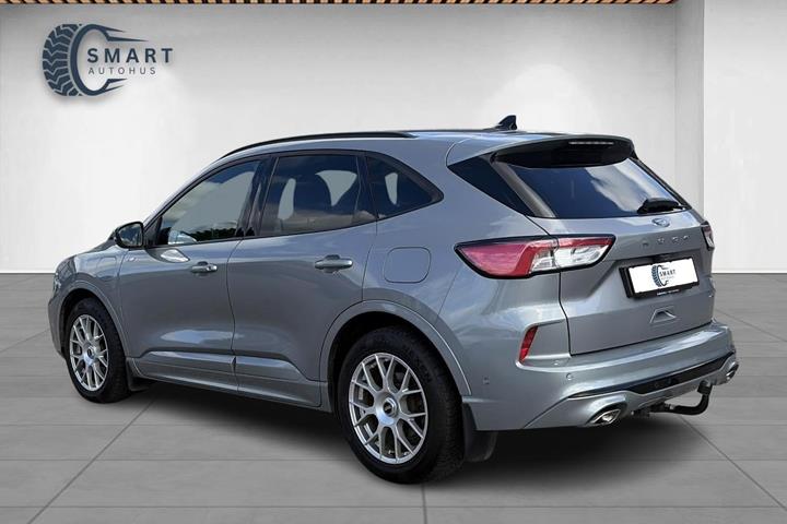 Grå Ford Kuga fra 2020
