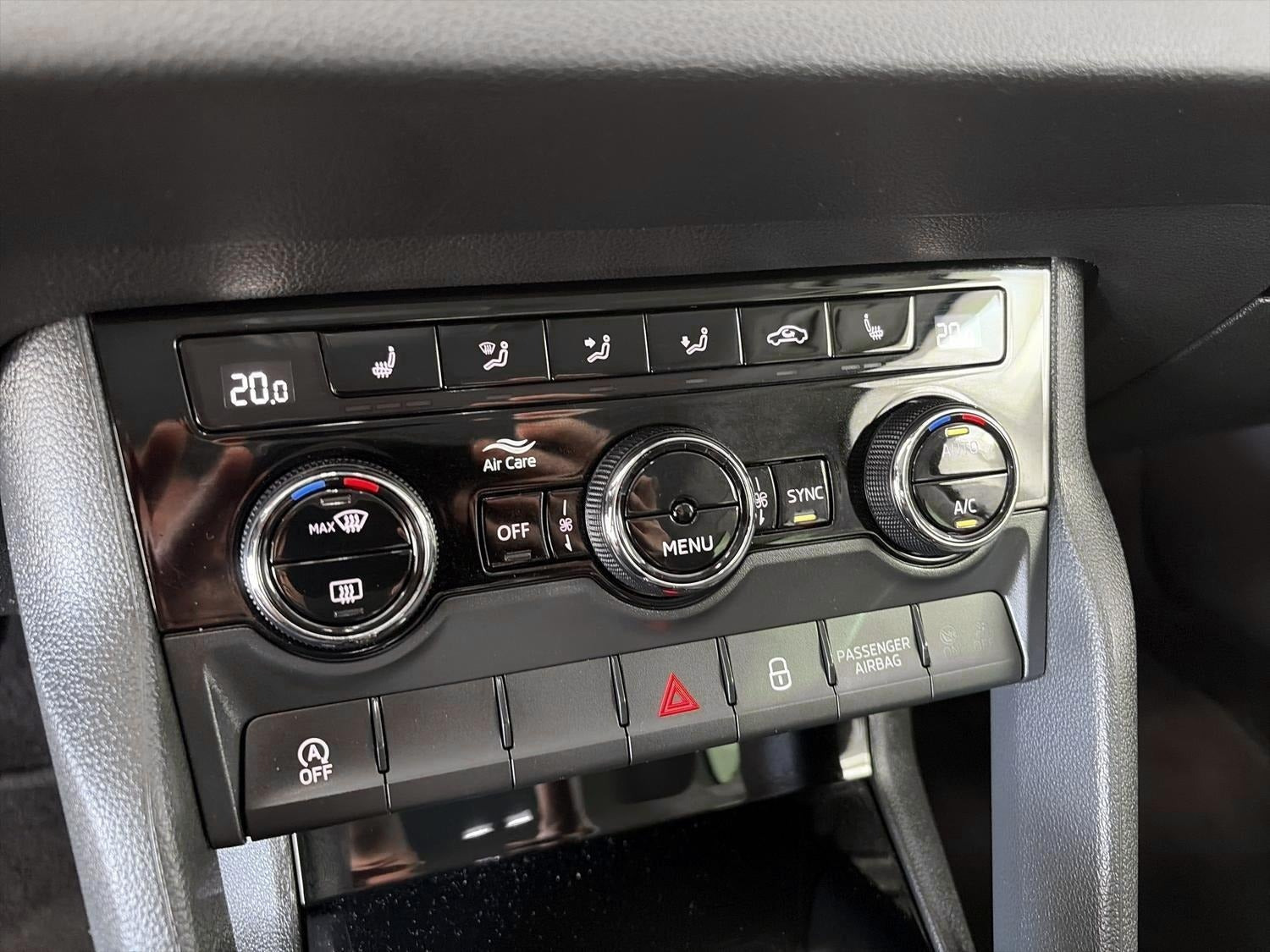 Sort Skoda Karoq fra 2019