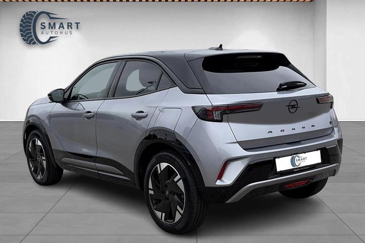 Grå Opel Mokka-e fra 2025