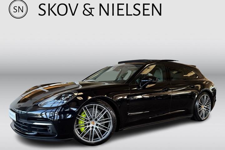 Sort Porsche Panamera 4 fra 2019 set udefra