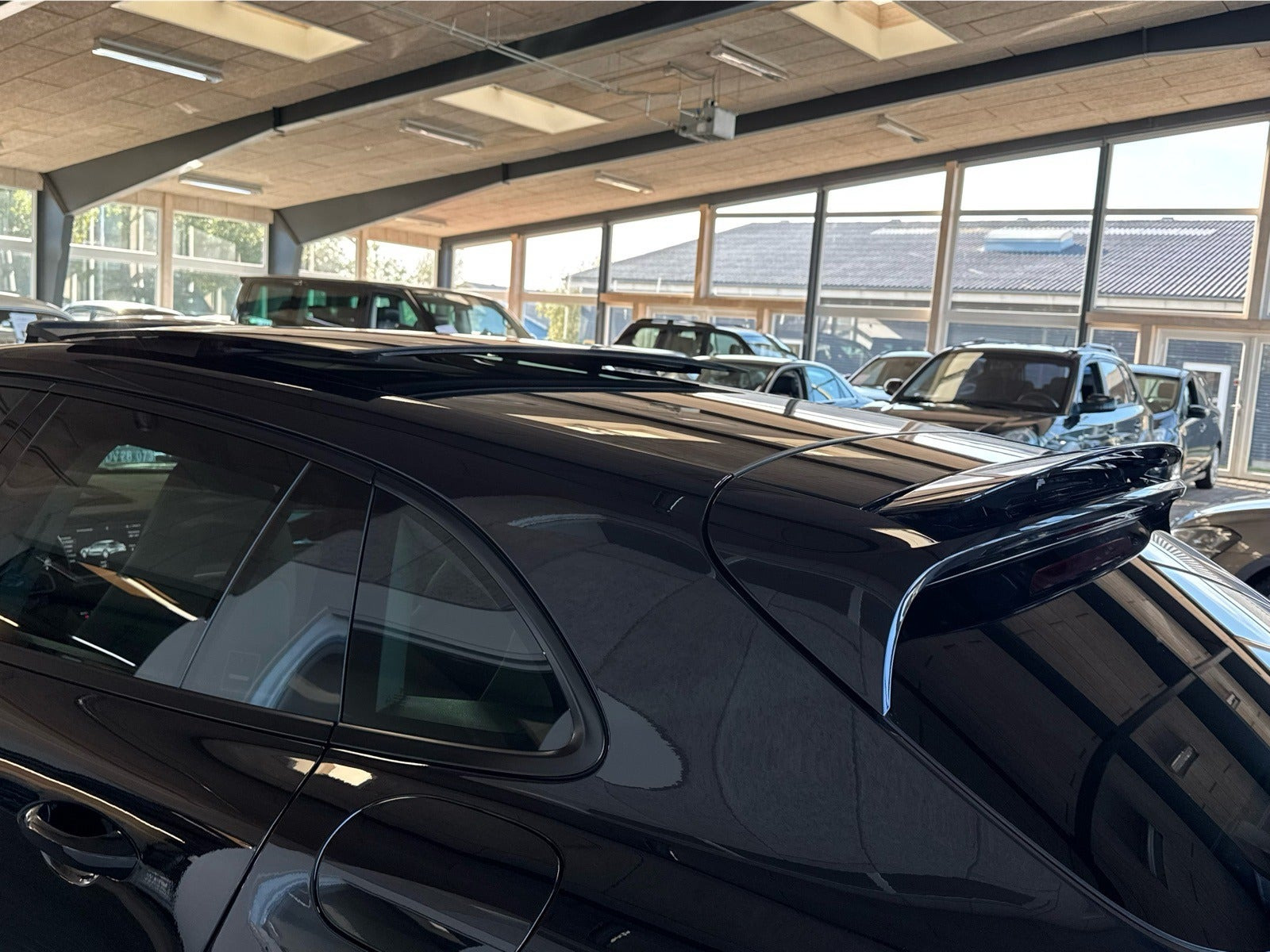Sort Porsche Panamera 4 fra 2019
