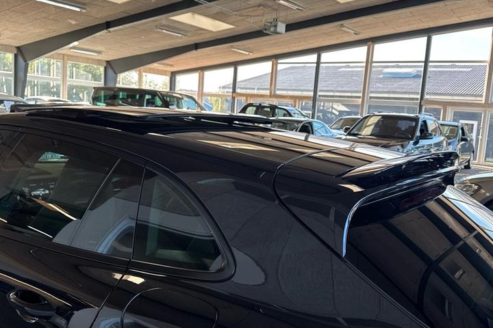 Sort Porsche Panamera 4 fra 2019