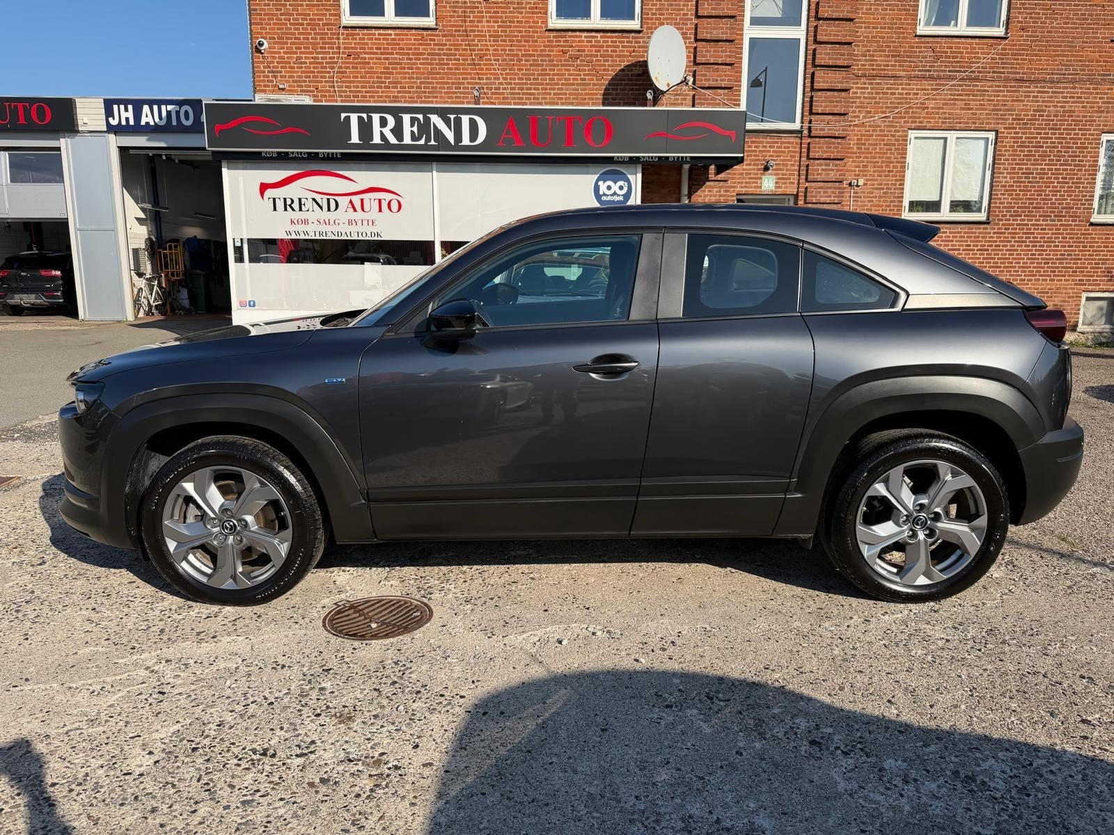 Grå Mazda MX-30 fra 2024