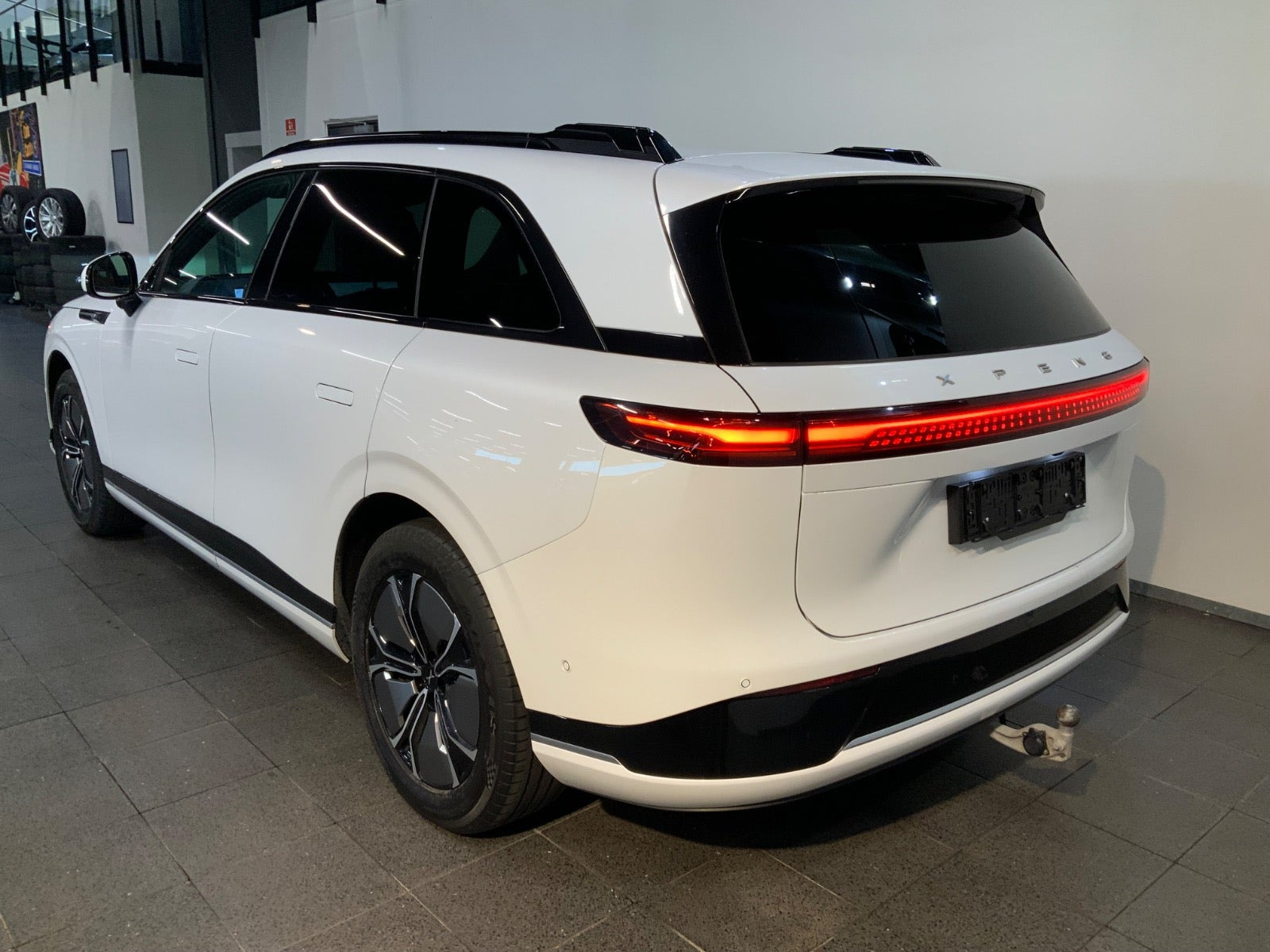 Hvid Xpeng G9 fra 2023
