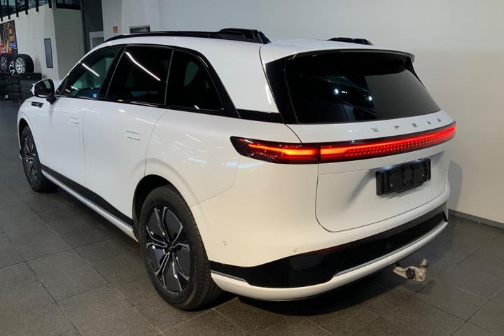 Hvid Xpeng G9 fra 2023