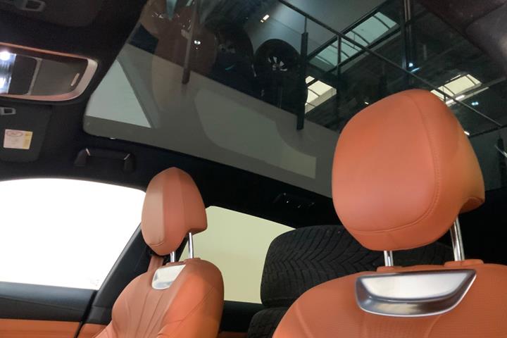 Hvid Xpeng G9 fra 2023