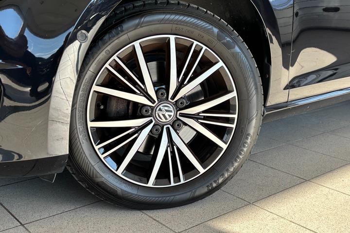 Sort VW Golf VII fra 2017