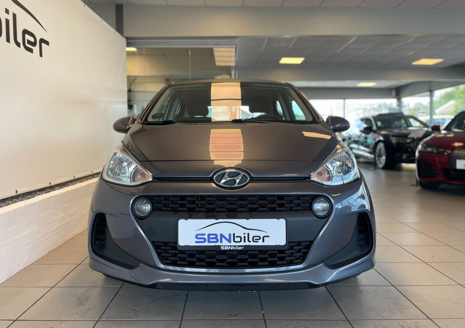 Grå Hyundai i10 fra 2018