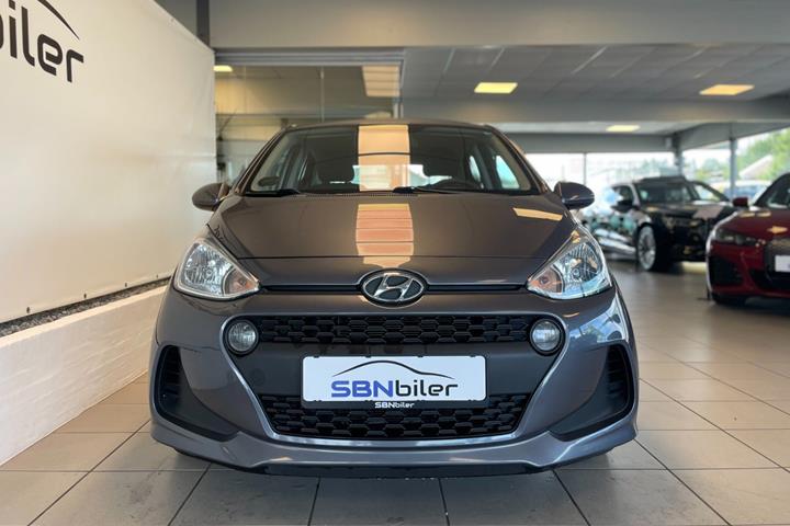 Grå Hyundai i10 fra 2018