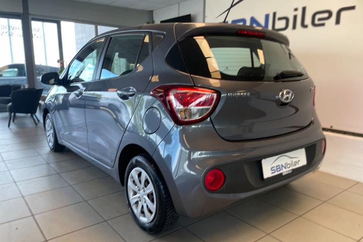 Grå Hyundai i10 fra 2018