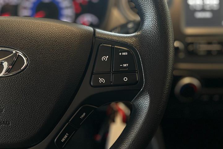 Grå Hyundai i10 fra 2018