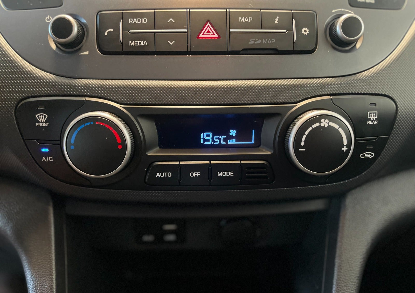 Grå Hyundai i10 fra 2018