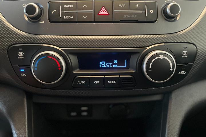 Grå Hyundai i10 fra 2018