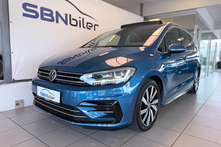 Blå VW Touran fra 2019