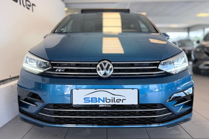 Blå VW Touran fra 2019