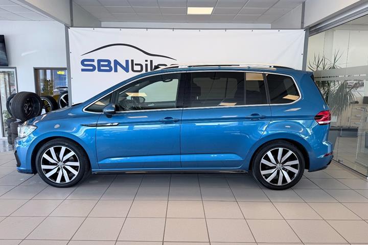 Blå VW Touran fra 2019