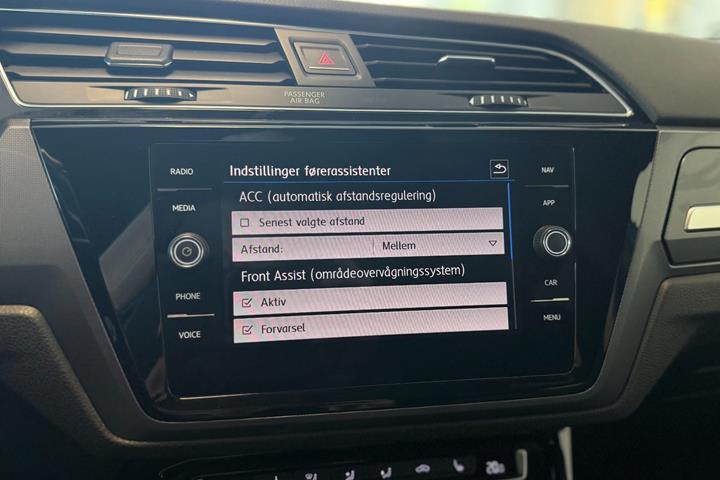 Blå VW Touran fra 2019