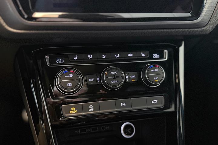 Blå VW Touran fra 2019