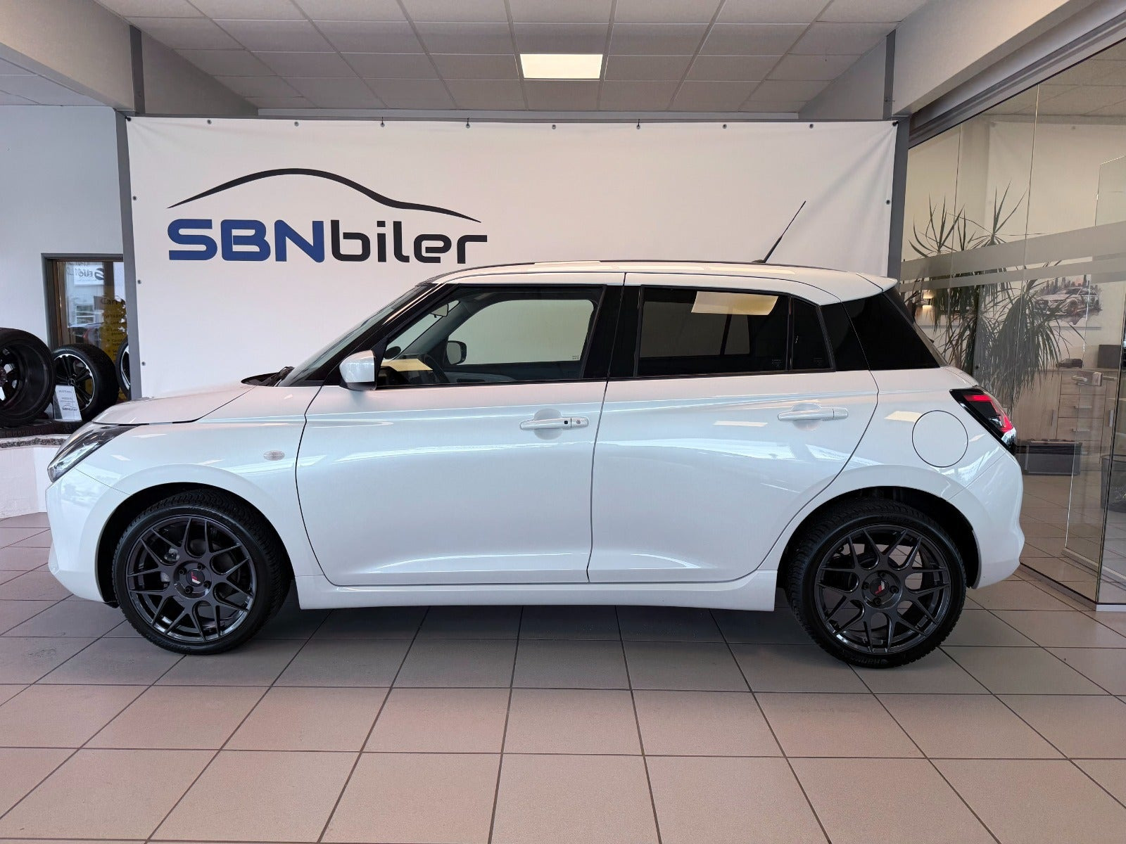 Hvid Suzuki Swift fra 2024
