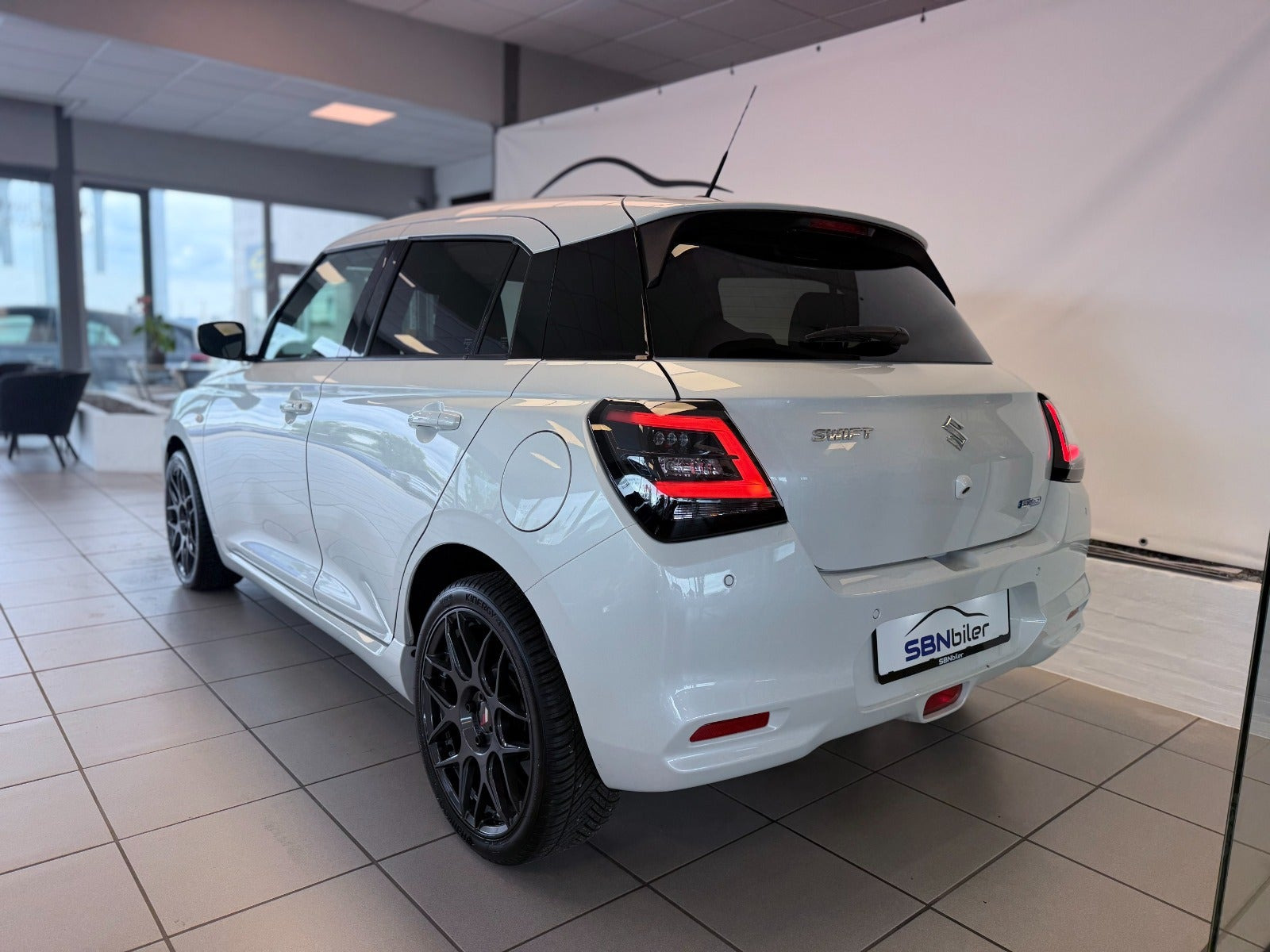 Hvid Suzuki Swift fra 2024