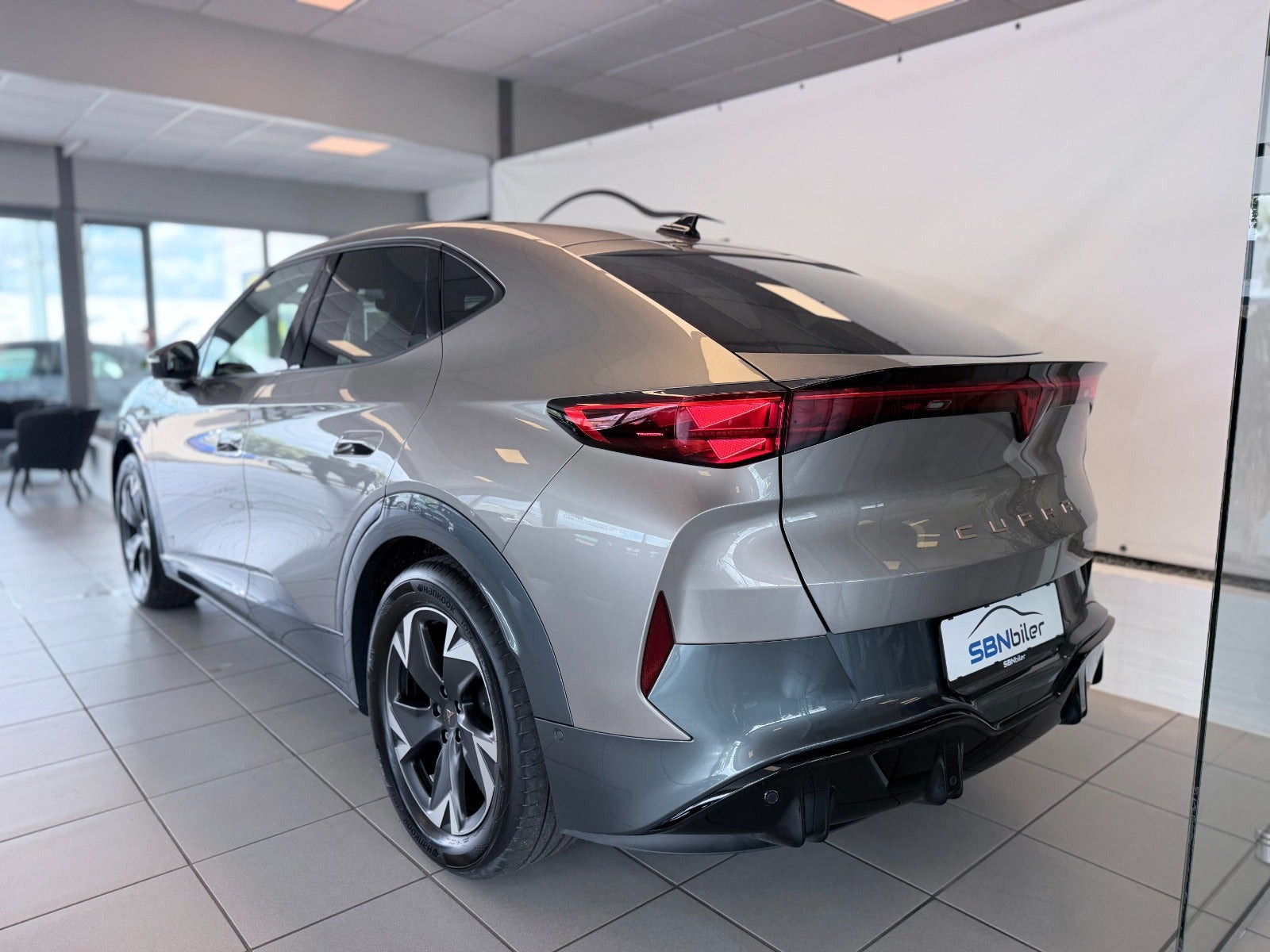 Orange Cupra Tavascan fra 2025