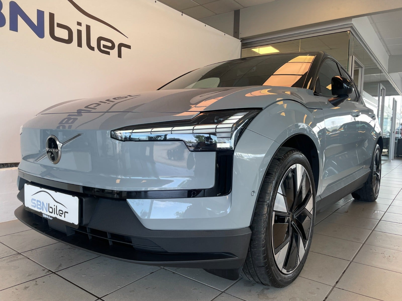 Grå Volvo EX30 fra 2024