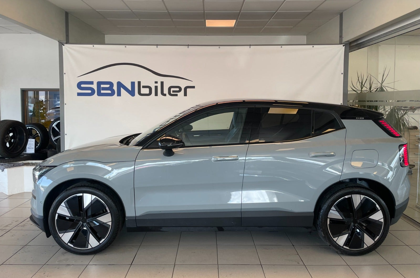 Grå Volvo EX30 fra 2024