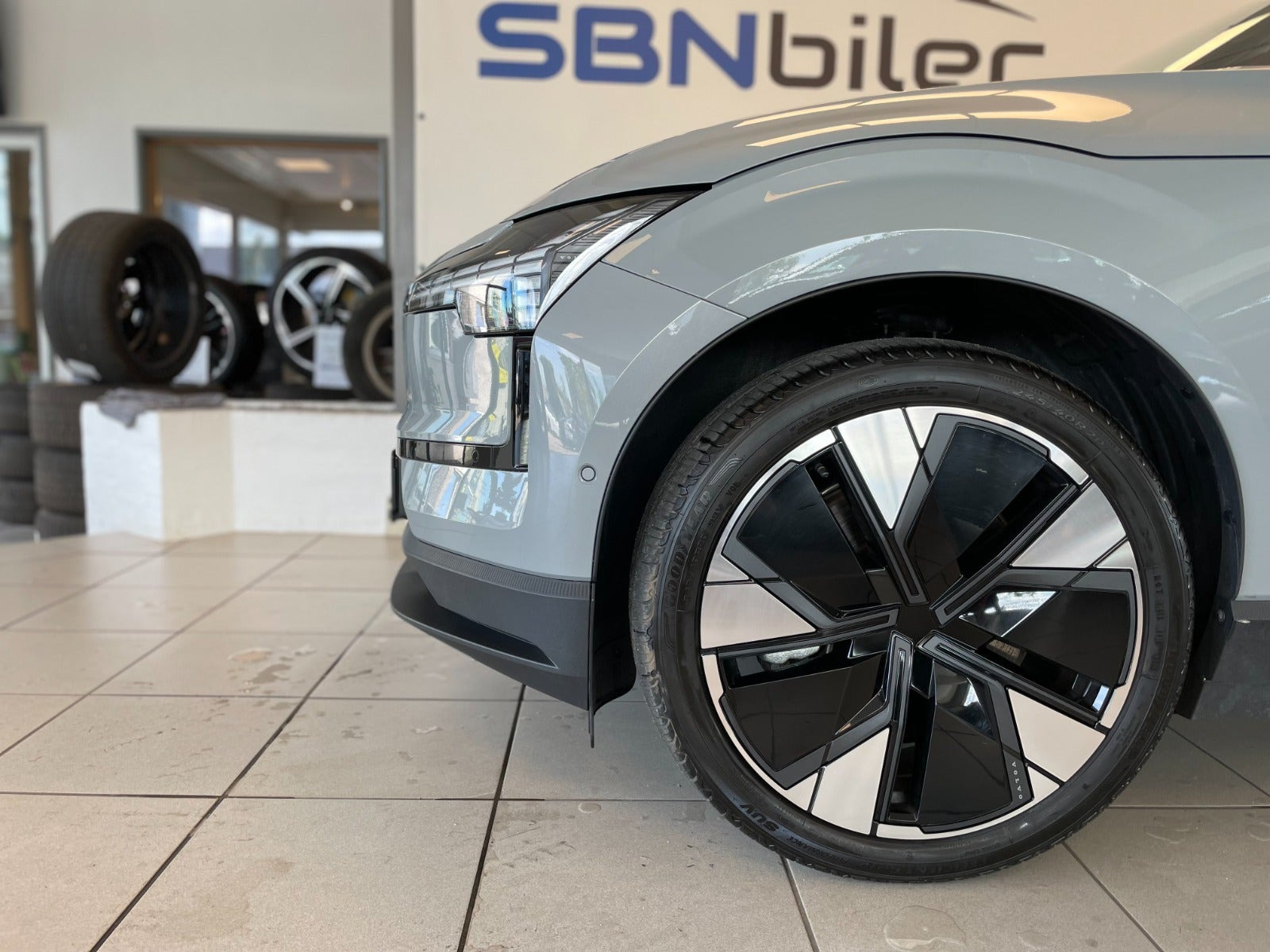 Grå Volvo EX30 fra 2024