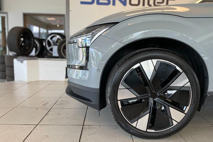 Grå Volvo EX30 fra 2024