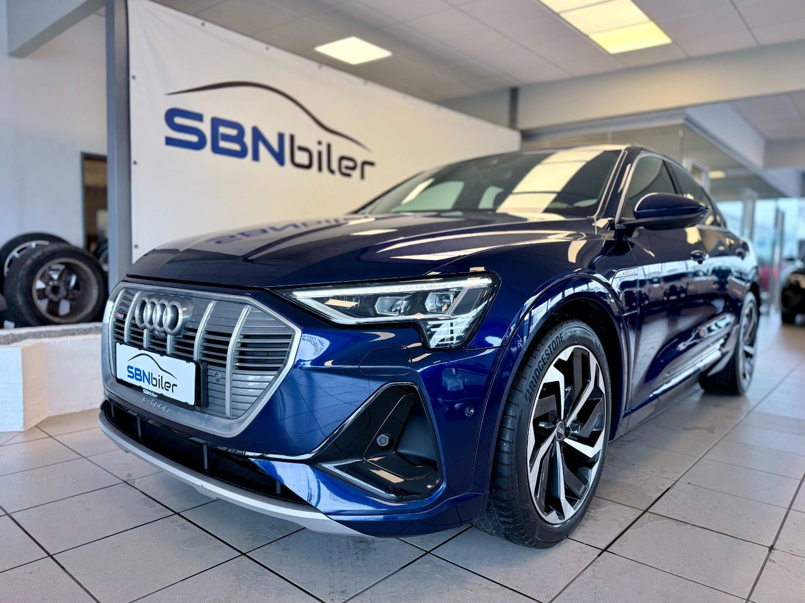 Blå Audi e-tron fra 2022