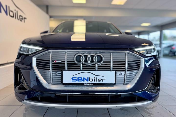Blå Audi e-tron fra 2022