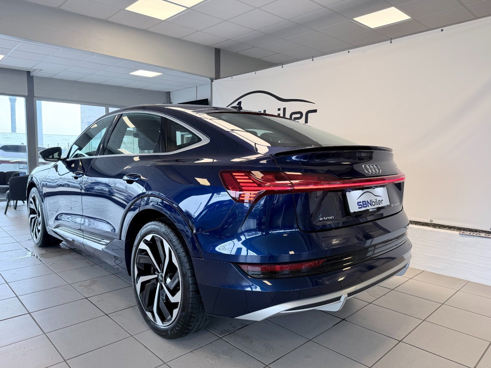 Blå Audi e-tron fra 2022
