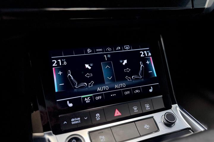 Blå Audi e-tron fra 2022