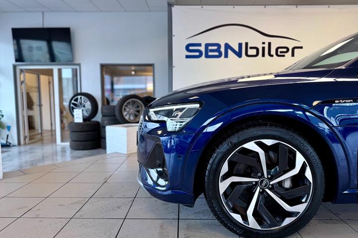 Blå Audi e-tron fra 2022