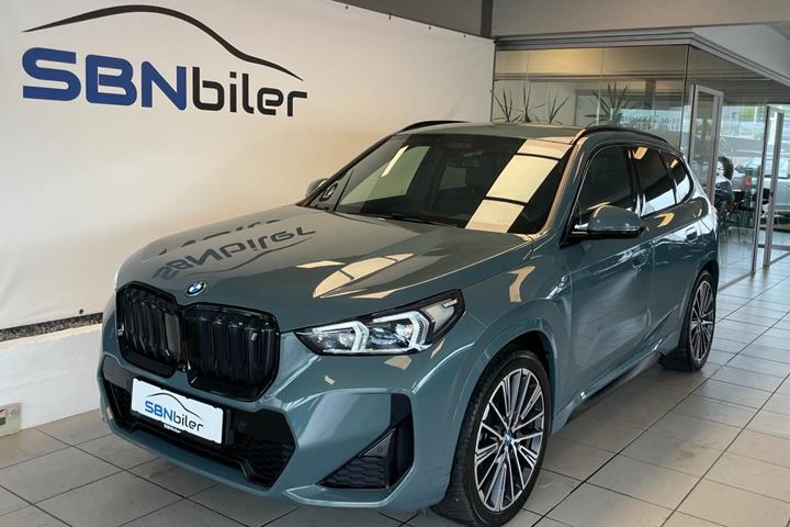 Grøn BMW iX1 fra 2024