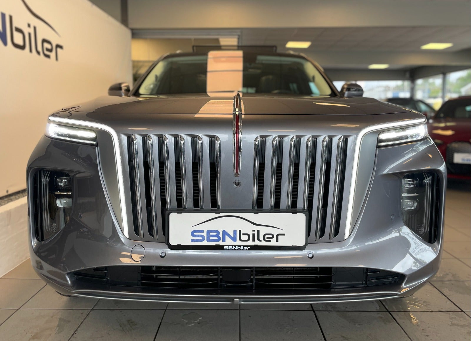 Grå Hongqi E-HS9 fra 2025