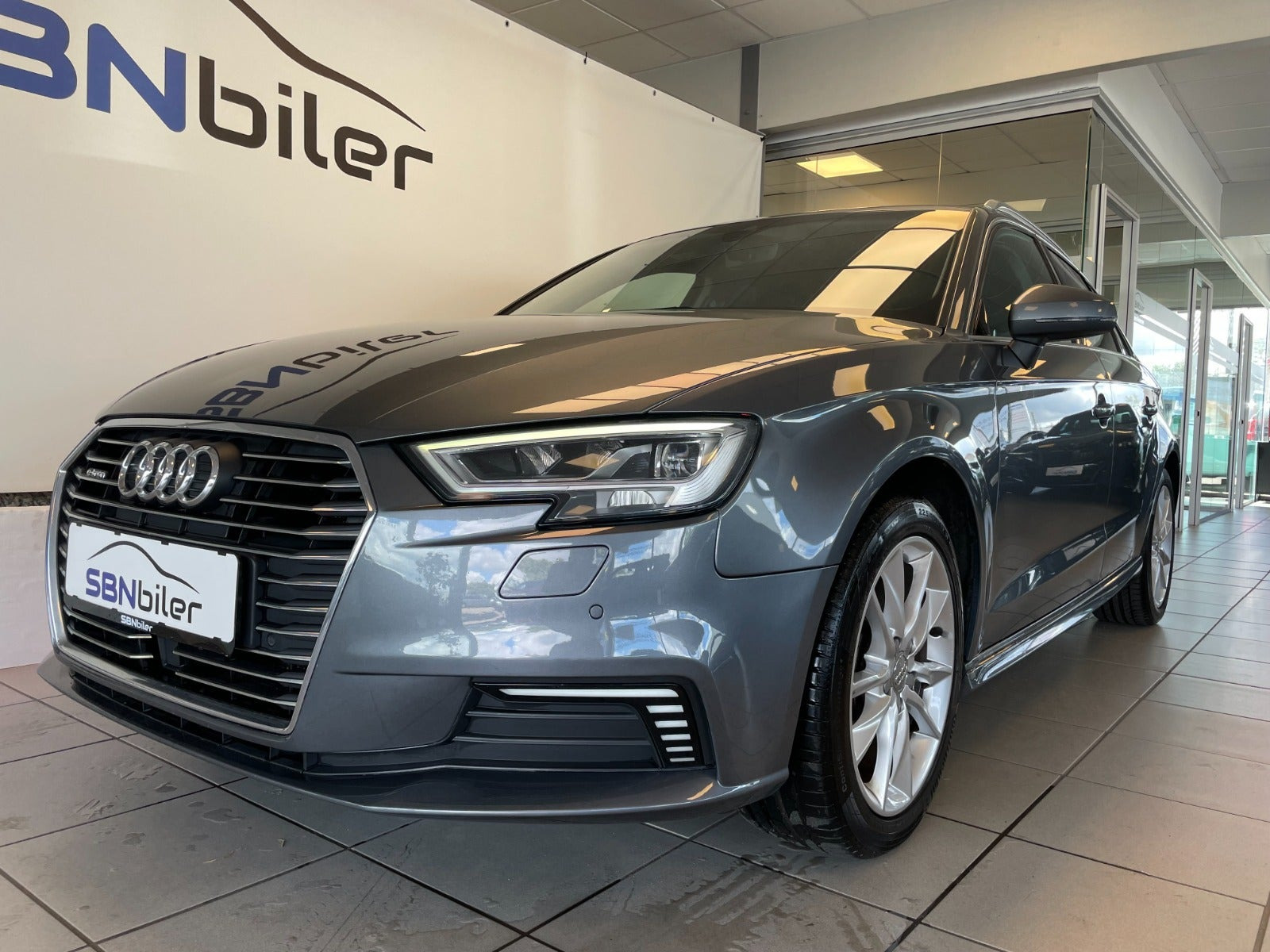 Grå Audi A3 fra 2018