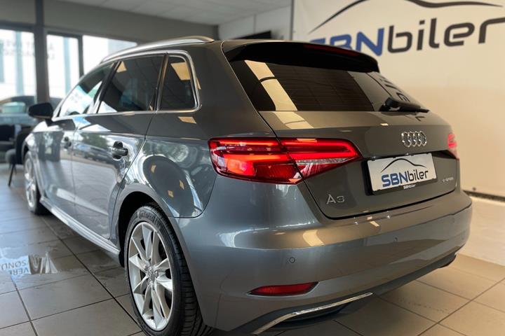 Grå Audi A3 fra 2018